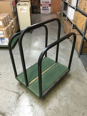 Panel cart with upright frame for moving flat items